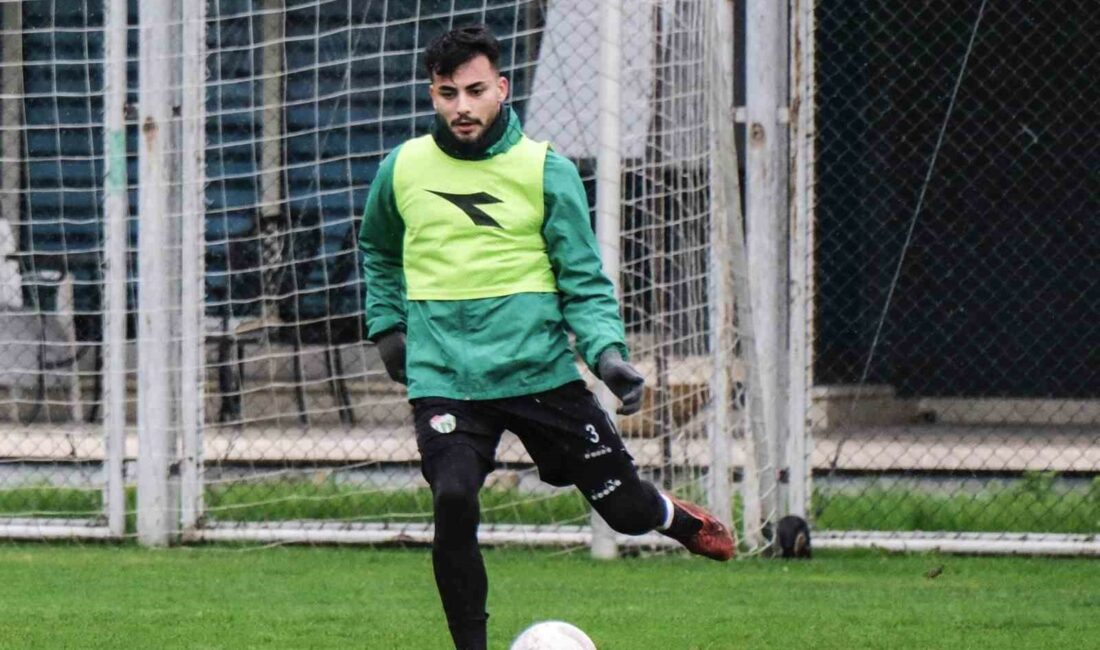 Bursaspor’da sınırlandırılmış alan oyunları çalışması yapıldı BURSASPOR'DA YENİ MERSİN İDMAN YURDU MAÇI HAZIRLIKLARI DEVAM EDİYOR.
