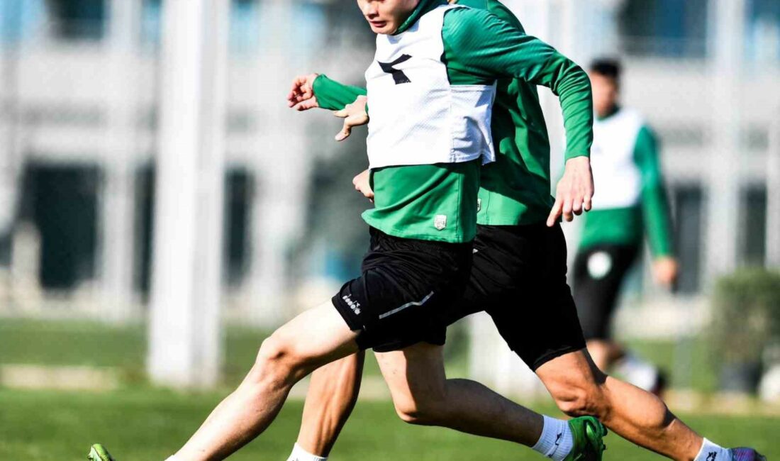 BURSASPORLU FUTBOLCULAR ANKARASPOR MAÇINA BUGÜNKÜ İDMANLA BİRLİKTE HAZIRLANMAYA DEVAM ETTİ.