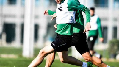 BURSASPORLU FUTBOLCULAR ANKARASPOR MAÇINA BUGÜNKÜ İDMANLA BİRLİKTE HAZIRLANMAYA DEVAM ETTİ.