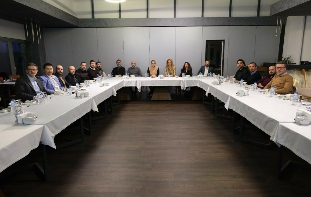 DOSABSİAD YÖNETİM KURULU, YAYINCI VE FİNANSAL DANIŞMAN SAADET BÜYÜK'ÜN KATILIMIYLA