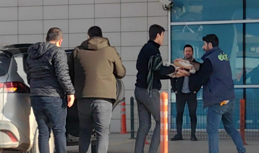 Elini kesim makinesine kaptıran işçinin 2 parmağı koptu BURSA'NIN İNEGÖL İLÇESİNDE ELİNİ KESİM MAKİNESİNE KAPTIRAN GENÇ İŞÇİNİN 2