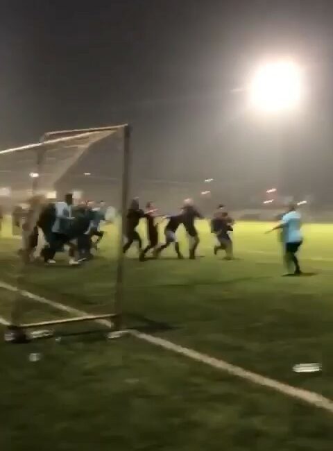 Bursa’da düzenlenen bir futbol turnuvasında iki oyuncu arasında çıkan kavga