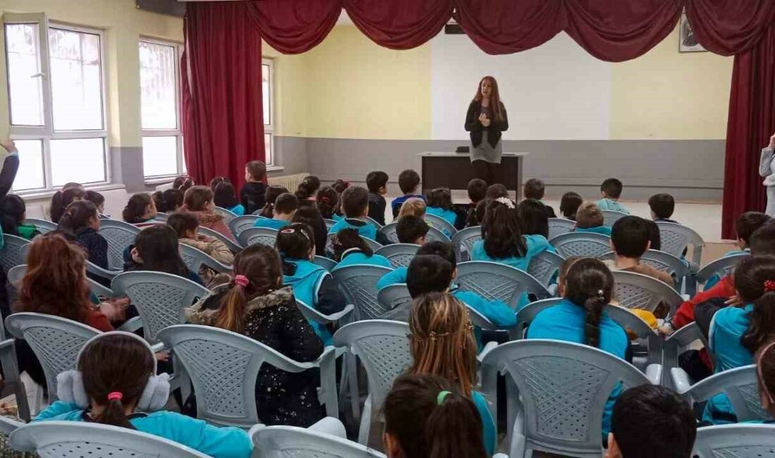 Genç yazar öğrencilerle buluştu YAZDIĞI KİTAPLAR İLE İLGİ ÇEKEN BURSALI GENÇ YAZAR İLKOKUL ÖĞRENCİLERİ