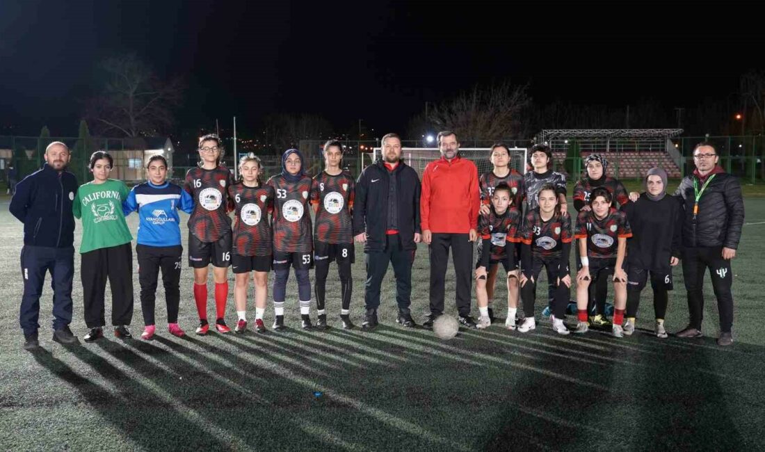 Gürsu’nun kadın kramponlarına tam destek GÜRSU BELEDİYE BAŞKANI MUSTAFA IŞIK, BAYANLAR 3. LİG'DE MÜCADELE EDEN