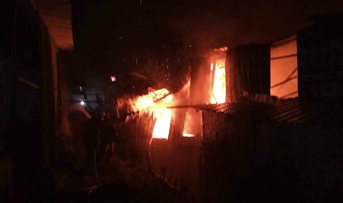 İmalathanede korkutan yangın BURSA’NIN ORHANGAZİ İLÇESİNDE SÜPÜRGELİK MEVKİİNDE BULUNAN BİR KALEKİM İMALATHANESİNDE ELEKTRİK