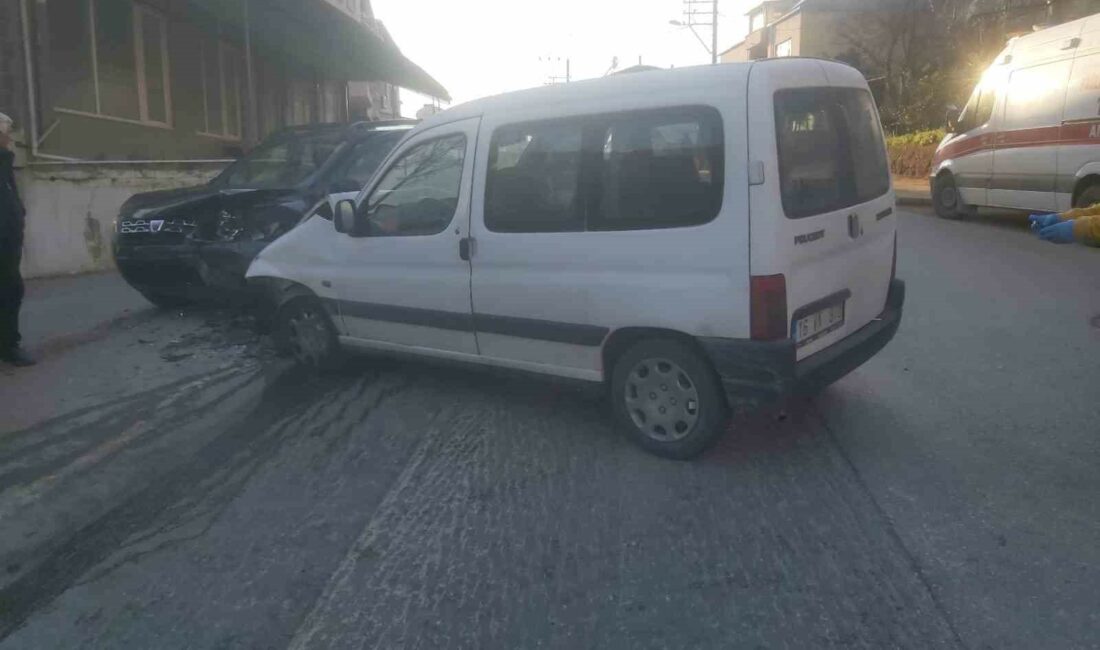 İznik’te otomobiller kafa kafaya çarpıştı: 2 yaralı BURSA’NIN İZNİK İLÇESİNDE 2 OTOMOBİL KAFA KAFAYA ÇARPIŞTI. KAZADA 2