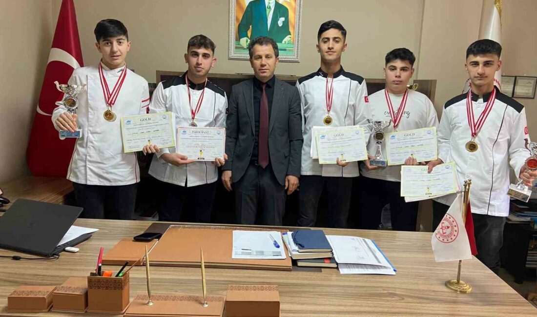 Karacabey’in genç aşçıları Türkiye şampiyonu oldular GASTRONOMİ ŞEFLER FEDERASYONU (GASTRO CHEFS) TARAFINDAN İSTANBUL'DA 5.’NCİSİ DÜZENLENEN 2023