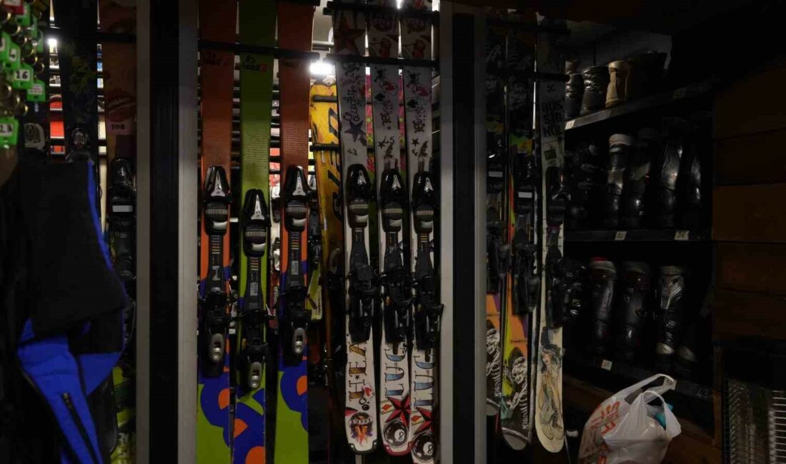 Kayak severlerin uğrak noktası Uludağ oldu TÜRKİYE'NİN EN ÖNEMLİ KIŞ TURİZMLERİNİN BAŞINDA GELEN ULUDAĞ, KAYAK SEVERLERİN