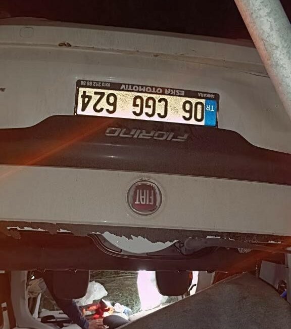 Kontrolden çıkan hafif ticari araç takla attı, sürücü yaralandı BURSA'DA SEYİR HALİNDEKİ SÜRÜCÜ DİREKSİYON HAKİMİYETİNİ KAYBETTİ. KONTROLDEN ÇIKAN HAFİF