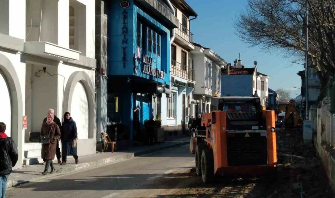 MUDANYA-KARAYOLLARI BURSA 14. BÖLGE MÜDÜRLÜĞÜ'NÜN MUDANYA'DAKİ TRETUVAR ÇALIŞMALARI DEVAM EDİYOR.