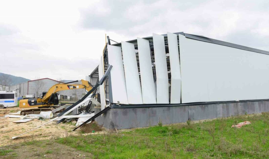 Nilüfer’de kaçak yapılar yıkılıyor NİLÜFER’DE KAÇAK YAPILARA KARŞI SAVAŞ AÇAN NİLÜFER BELEDİYESİ, YAYLACIK VE