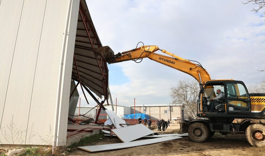 Nilüfer’de tarım alanlarında kaçakla mücadele sürüyor TARIM ALANLARININ TAHRİP EDİLMESİNE İZİN VERMEYEN NİLÜFER BELEDİYESİ, TAHTALI MAHALLESİ’NDE