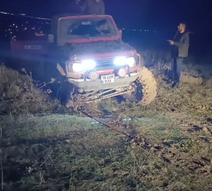 Off-road yaparken lastiği koptu, farkında olmadan kilometrelerce yol gitti OFF-ROAD YAPARKEN LASTİĞİ KOPTU, FARKINDA OLMADAN KİLOMETRELERCE YOL GİTTİ