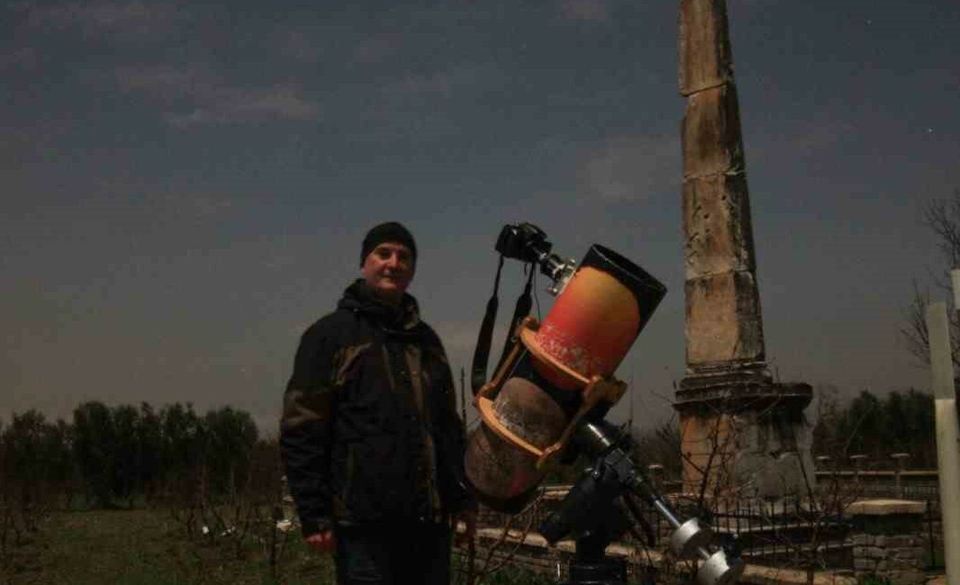 Bursa’da bir kişi Gezeravcı’nın dolunay önünden geçişini fotoğrafladı Bursa’da kendi başına evinin bodrumunda teleskop üreten Bursalı Şenol Şanlı,