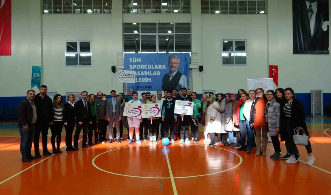 (Özel) Göz bantlı empati…Görme engelliler görenlerle kıran kırana maç yaptı GÖRME ENGELLİ SPORCULAR VE NİLÜFER İLÇE SAĞLIK MÜDÜRLÜĞÜ PERSONELİ BEYAZ