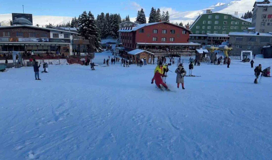 KIŞ TURİZMİNİN EN ÖNEMLİ MERKEZLERİNDEN BİRİ OLAN ULUDAĞ'DA KAYAK YAPAN