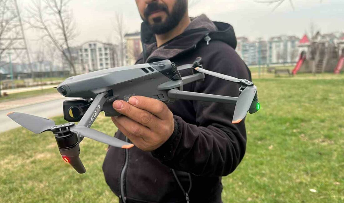 Bursa’da yol kenarında bulduğu dronun sahibini arıyor Bursa’da yol kenarında bir dron bulan kişi, sahibini her yerde