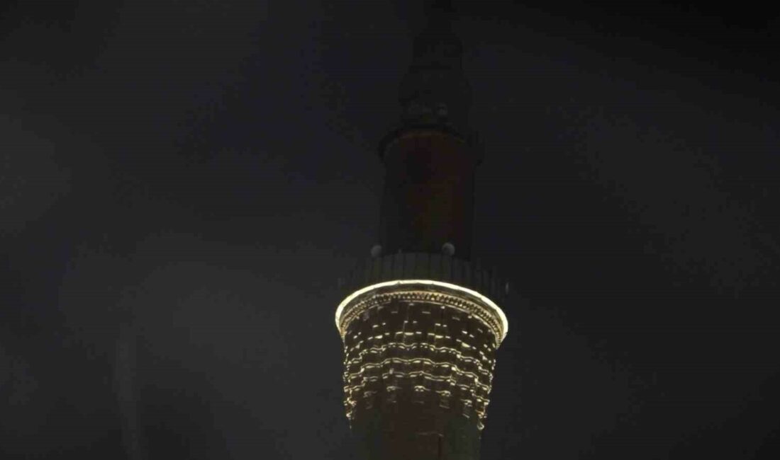 Regaip Kandili’nde Bursalılar Ulu Cami’ye akın etti REGAİP KANDİLİ VESİLESİYLE BURSALI VATANDAŞLAR ULUCAMİ’YE AKIN ETTİ.