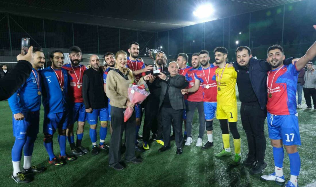 Sanayiciler yeşil sahada kozlarını paylaştı BÖLGESEL DAYANIŞMAYI GÜÇLENDİRME HEDEFİYLE 16’NCISI DÜZENLENEN DOSAB-DOSABSİAD GELENEKSEL FİRMALAR ARASI