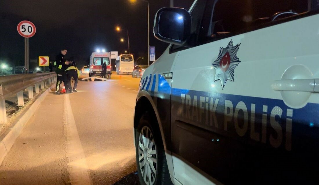 Şiddetli rüzgarın etkisiyle savrulan motosikletli hayatını kaybetti ŞİDDETLİ RÜZGARIN ETKİSİYLE SAVRULAN MOTOSİKLETLİ HAYATINI KAYBETTİ