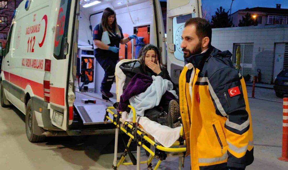 Sürücüsünün kontrolünden çıkan otomobil 2 yayaya çarptı; 1’i bebek 4 kişi yaralandı BURSA'NIN İNEGÖL İLÇESİNDE KONTROLDEN ÇIKAN OTOMOBİL YOLDAN KARŞIYA GEÇMEYE ÇALIŞAN