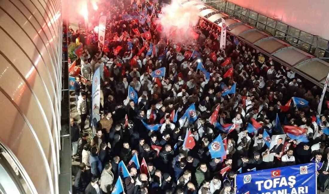 Tofaş’ta zam sevinci sabaha kadar sürdü 150 BİN İŞÇİYİ İLGİLENDİREN SÖZLEŞMEDE ANLAŞMAYA VARILDI : YÜZDE 102