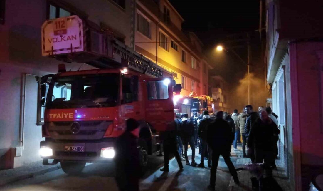 Yangında mahsur kalan genci itfaiye ekipleri kurtardı BURSA'NIN İNEGÖL İLÇESİNDE 2 KATLI APARTMANIN BİRİNCİ KATINDA YANGIN ÇIKTI.