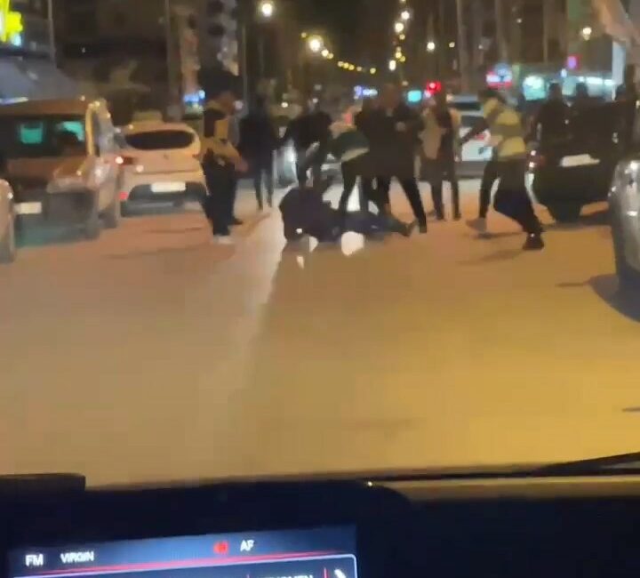 Yol verme kavgası sokağı ringe çevirdi.. BURSA’DA YOL VERME KAVGASI SOKAĞI RİNGE ÇEVİRDİ. MİKE TYSON-LENNOX LEWİS