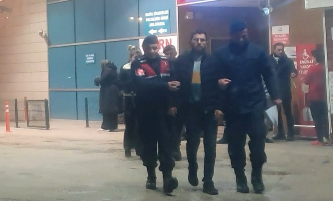 Zihinsel engelli oğlu tarafından öldürülen anne toprağa verildi BURSA'NIN İNEGÖL İLÇESİNDE ZİHİNSEL ENGELLİ 29 YAŞINDAKİUMUTBURAKLAR'IN 12 KEZ BIÇAKLAYARAK