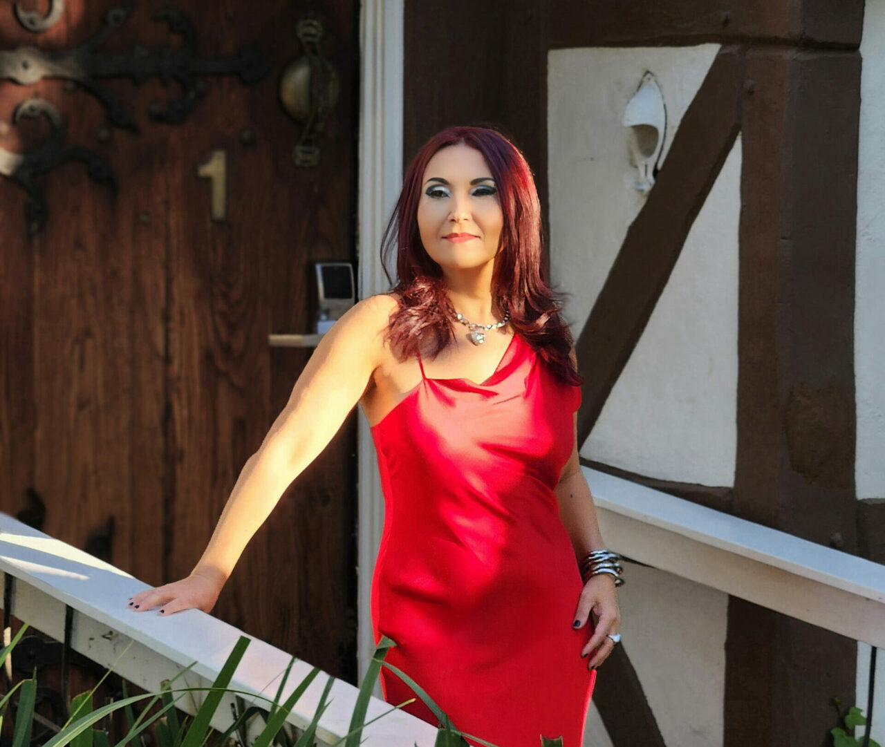 2001 yılında çıkardığı “Susuzluğun Geçti mi?” isimli ilk albümü ile