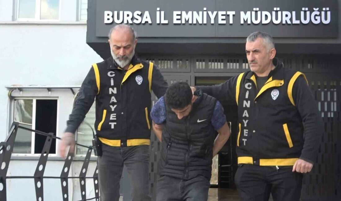 Bursa’nın Osmangazi ilçesinde, tüfekle annesini, babasını ve kardeşini öldüren şüpheli