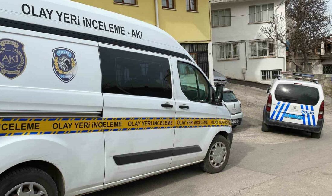 Bursa’da bir kişi üvey babasını bıçakla öldürdü Bursa’nın Osmangazi ilçesinde bir kişi, annesiyle tartışan üvey babasını bıçakla