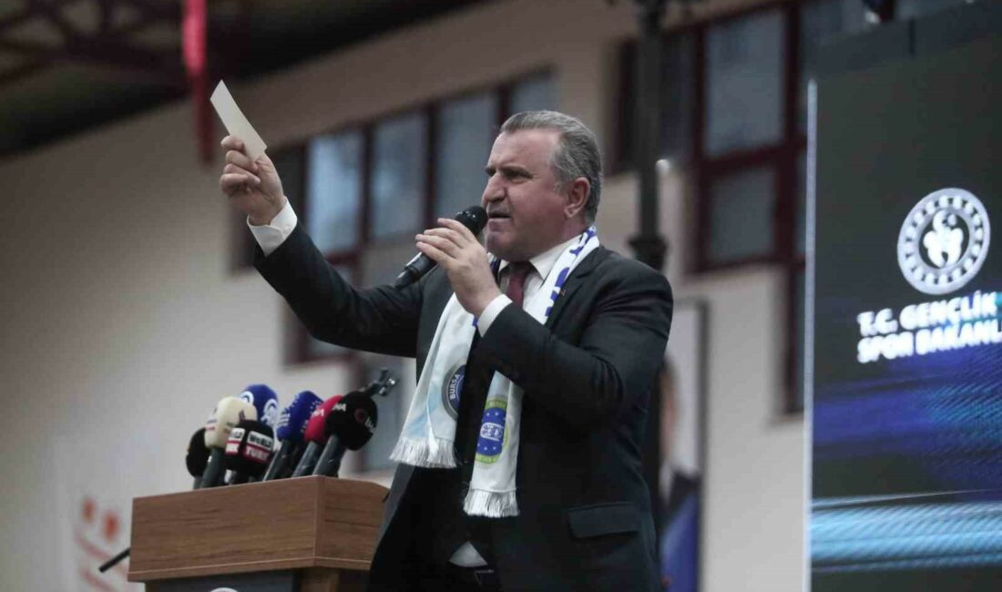 Bakan Bak: “En önemli görevimiz ailelerle beraber bağımlılıkla mücadeledir” BURSA BÜYÜKŞEHİR BELEDİYESİ EV SAHİPLİĞİNDE DÜZENLENEN PROGRAMLA GENÇLİK VE SPOR