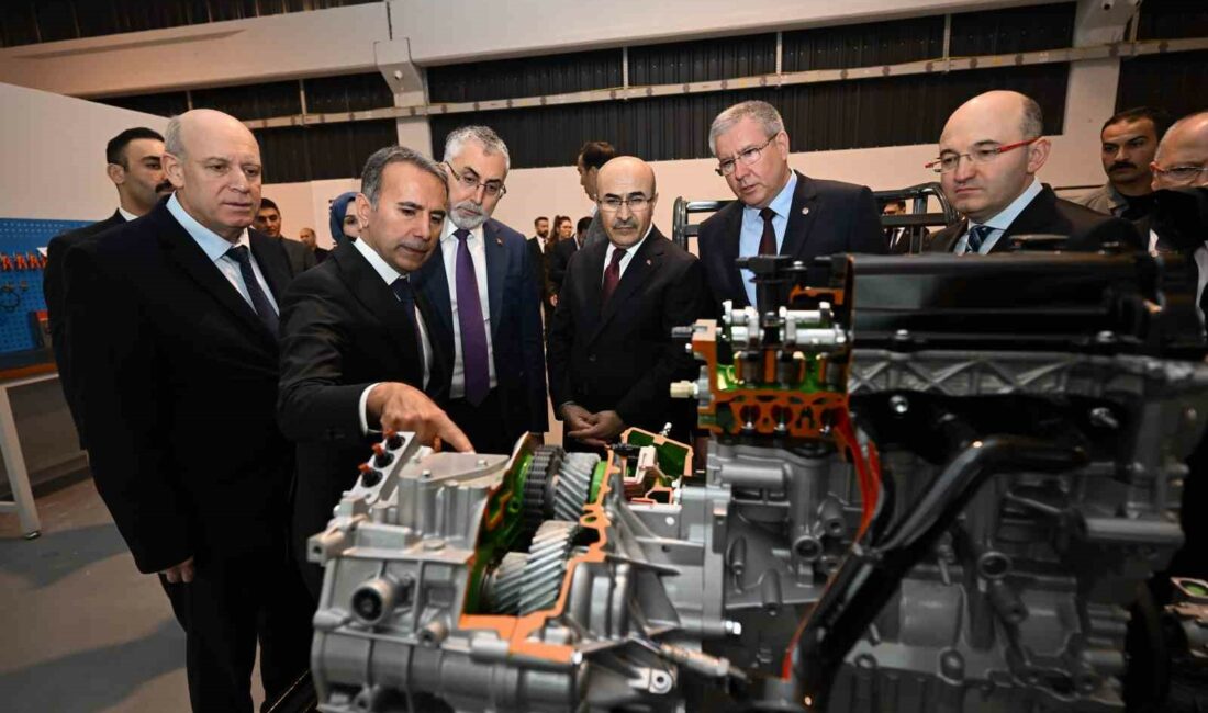 Bakan Işıkhan’dan BTSO’nun nitelikli istihdam odaklı projelerine tam not BURSA İŞ DÜNYASINI KÜRESEL EKONOMİDEKİ DÖNÜŞÜME HAZIRLAYAN BURSA TİCARET VE