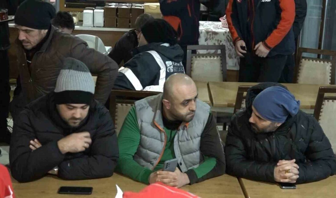 Batan gemide bulunanların yakınları umutlu bekleyişini sürdürüyor İMRALI ADASI GÜNEYİNDE BATAN KURU YÜK GEMİSİNDEKİ MÜRETTEBATIN YAKINLARI KRİZ