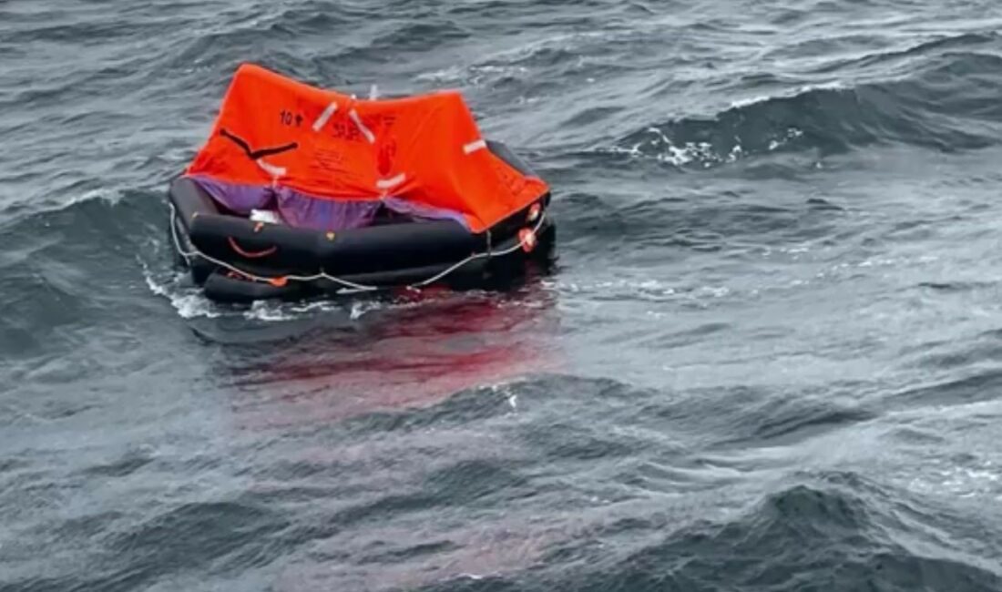 Balıkesir’in Marmara Adası ilçesinden yola çıktıktan sonra denizde fırtınaya yakalanıp