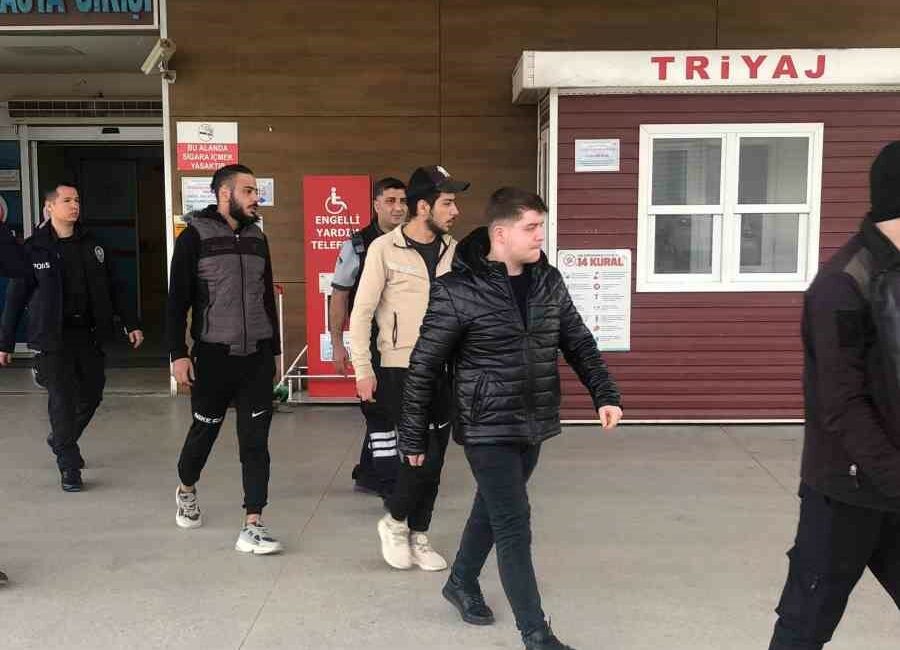 Bursa’da 12 kaçak göçmen yakalandı BURSA'NIN İNEGÖL İLÇESİNDE, ÜLKEYE KAÇAK YOLLARLA GİREN 12 GÖÇMEN YAKALANDI.