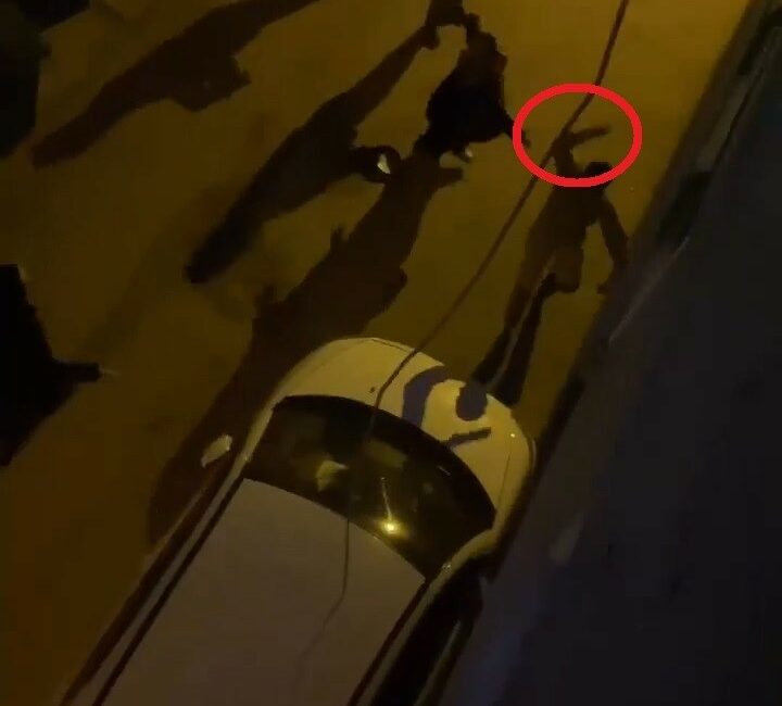 Bursa’da iki aile arasında palalı kavga kamerada Bursa’da iki aile arasındaki palalılı kavga kameraya yansıdı.