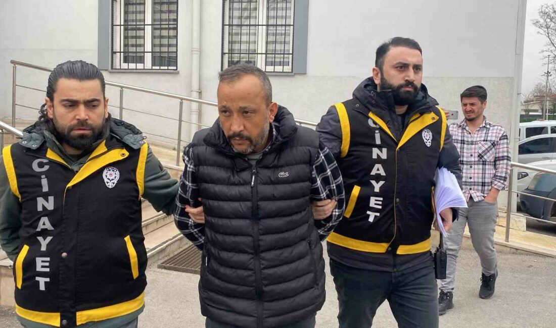 Bursa’da aşık olduğu solisti öldüren zanlıya müebbet hapis Bursa’da aşık olduğu solisti, kızının gözleri önünde öldürmekten yargılanan şüpheli,