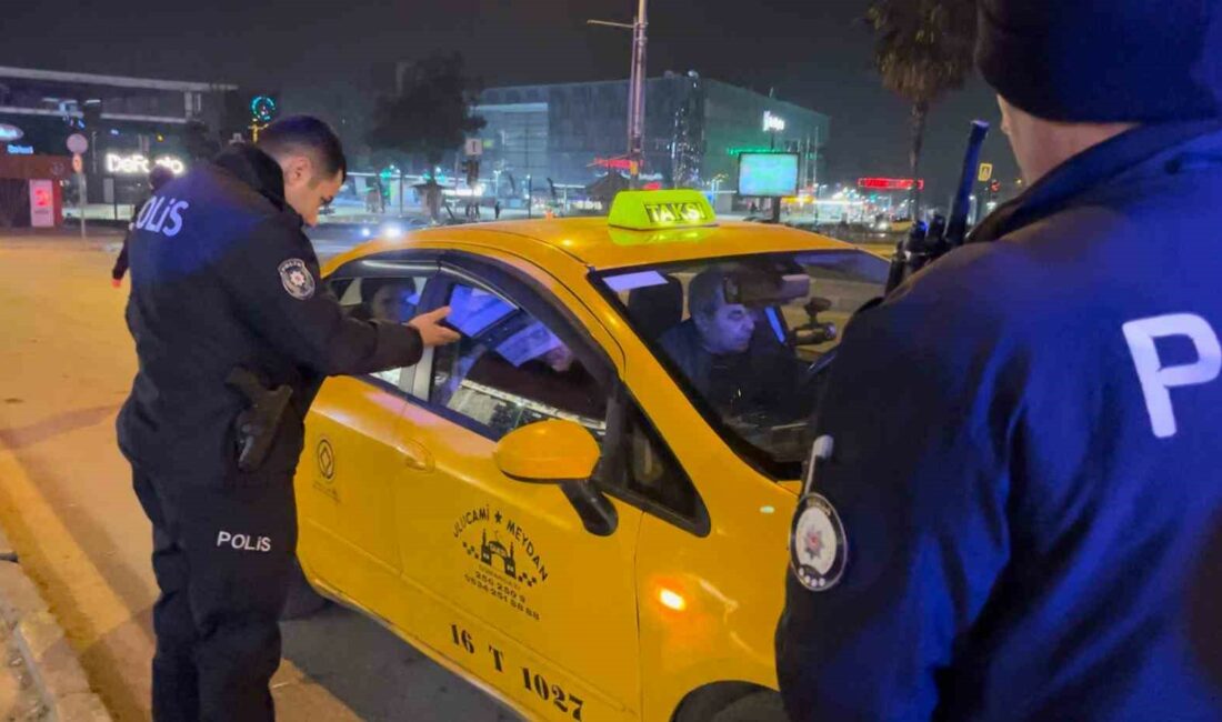 Bursa’da emniyetin uygulamaları sürüyor Bursa Emniyet Müdürlüğü ekipleri, Osmangazi ilçesinde asayiş uygulaması gerçekleştirdi.