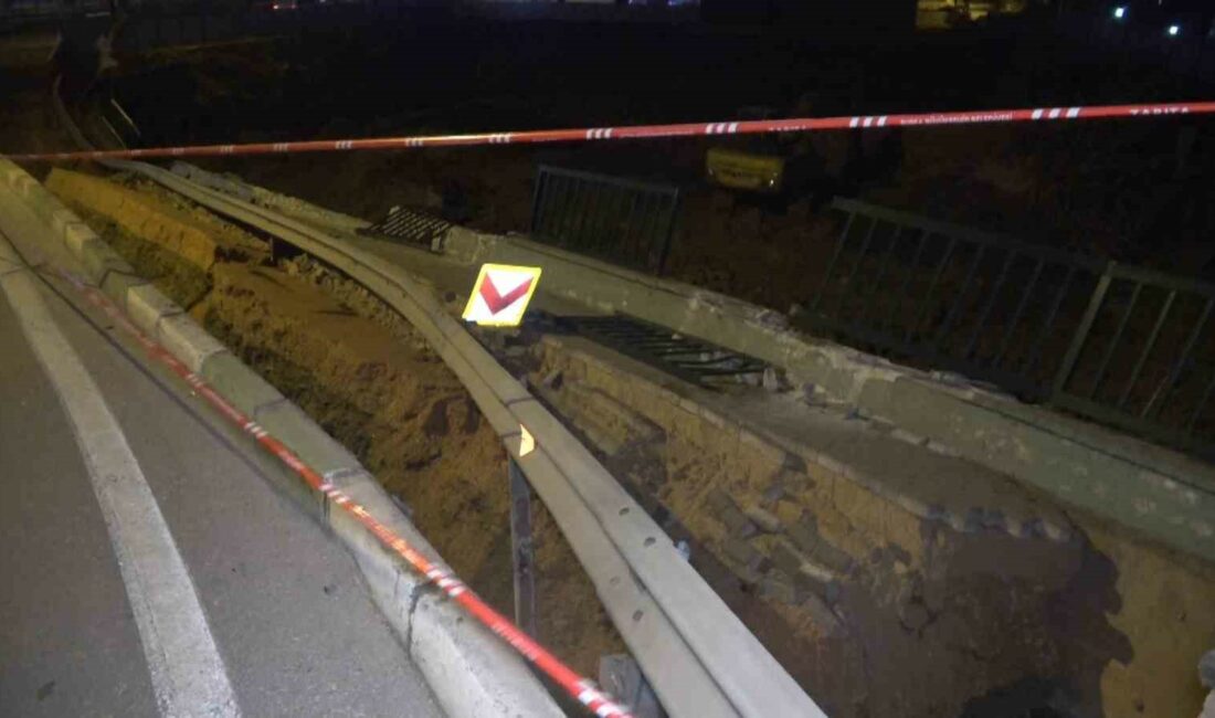 Bursa’da göçük nedeniyle yol trafiğe kapandı Bursa’nın Nilüfer ilçesinde, hafriyat çalışması sırasında yolda göçük meydana geldi.