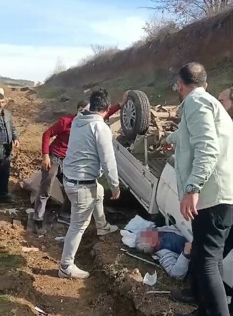 Bursa’da direksiyonda uyuyakaldı, otomobil takla attı BURSA’DA SEYİR HALİNDEKİ OTOMOBİLDE ŞOFÖR UYUYAKALDI. OTOMOBİL TAKLA ATTI, ŞOFÖR