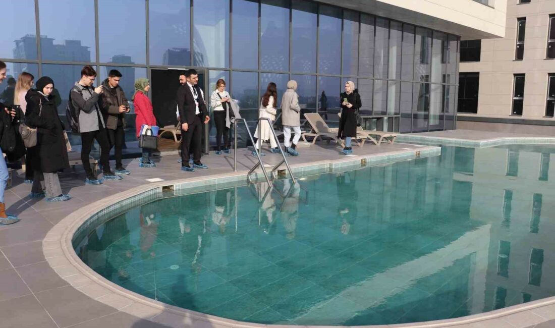 Doruk Hastanesi geleceğin mimarlarını ağırladı ULUDAĞ ÜNİVERSİTESİ MİMARLIK FAKÜLTESİ ÖĞRENCİLERİ, DORUK NİLÜFER HASTANESİ BÜNYESİNDE BULUNAN