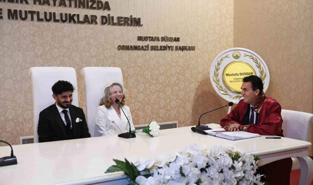 Dünya evine giren çifte Dündar’dan sürpriz OSMANGAZİ BELEDİYESİ MERİNOS NİKAH SALONU, 14 ŞUBAT SEVGİLİLER GÜNÜ’NÜ EVLİLİK