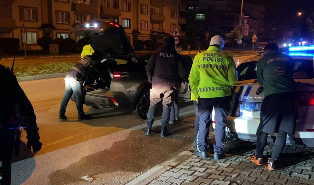 İnegöl’de asayiş uygulaması gerçekleştirildi Bursa Emniyet Müdürlüğü ekipleri, İnegöl'de huzur uygulaması gerçekleştirdi.