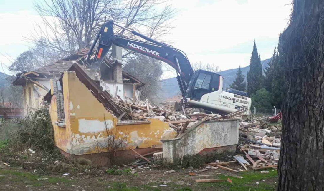 KARACABEY İLÇESİNDE KULLANILMAYAN VE YIKILMAK ÜZERE OLAN METRUK BİNALARLA MÜCADELE