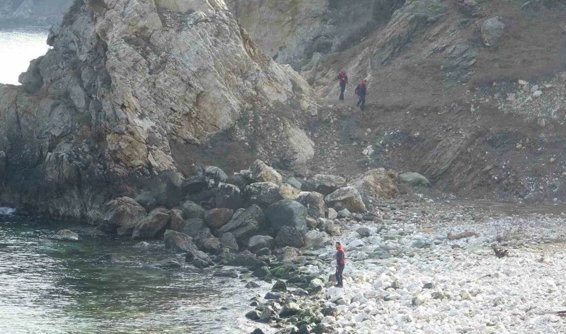 Bursa’da kayıp 4 denizciyi arama çalışmaları sürüyor Bursa’nın Karacabey ilçesi açıklarında batan gemideki kayıp 4 mürettebatı arama