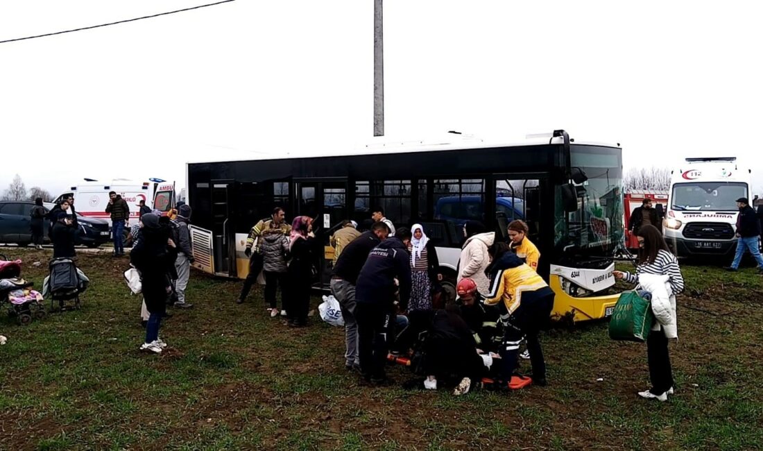 Bursa’da otobüsle çarpışan otomobil sürücüsü öldü Bursa’nın İnegöl ilçesinde meydana gelen kazada özel halk otobüsü ile