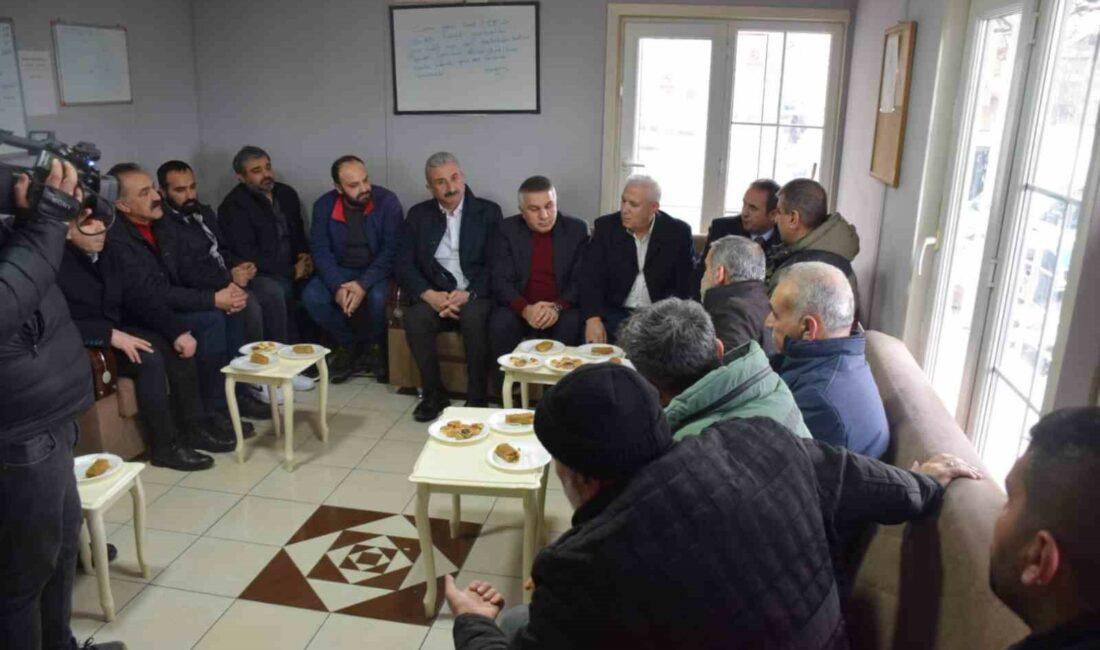 CHP Bursa Büyükşehir Belediye Başkan Adayı Mustafa Bozbey, minibüs esnafıyla