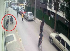 Bursa'nın Yıldırım ilçesinde, 13 yaşındaki bir çocuk aynı yaştaki başka